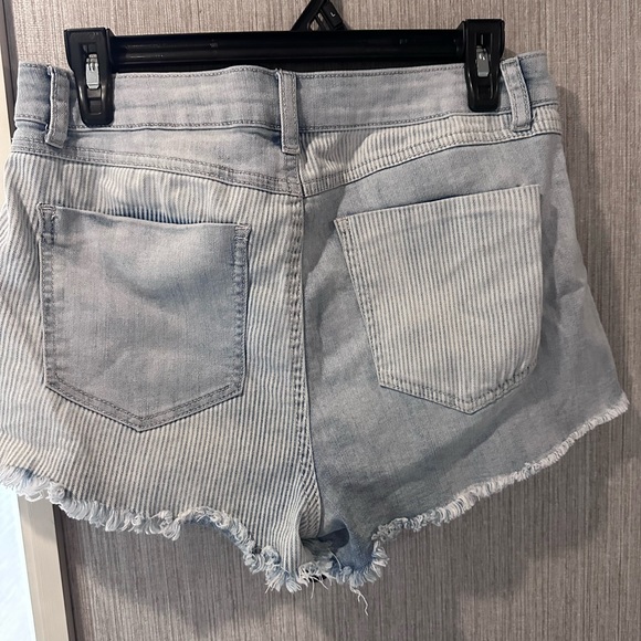 Rewash light denim shorts size 9 😀 - Picture 3 of 9